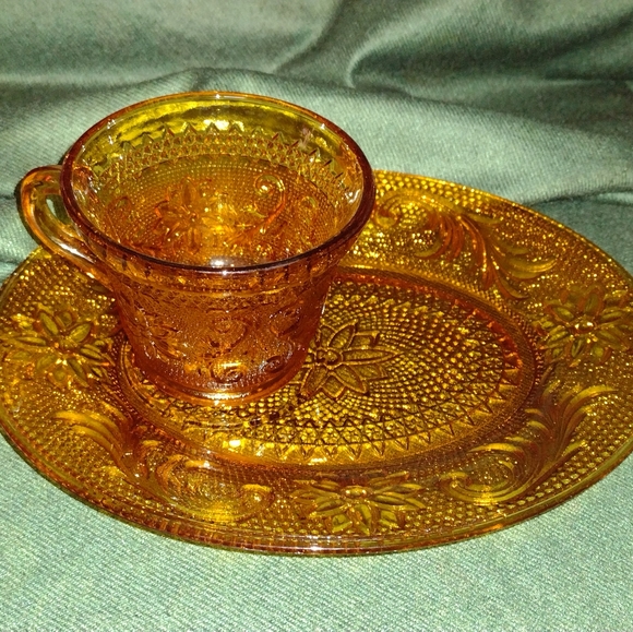 EUC Vtg. Amber Sandwich/Snack Plate and Cup, Pressed Glass - Picture 12 of 13
